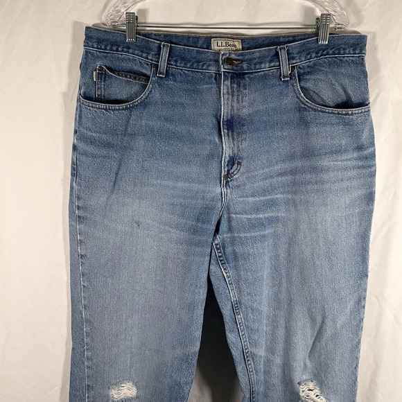 LL Bean Jeans Men's 40x34 Light Wash Denim Classic Fit 100% Cotton Distressed - Picture 2 of 11